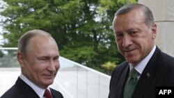 Владимир Путин и Реджеп Эрдоган во время встречи 3 мая в резиденции Бочаров Ручей в Сочи.
