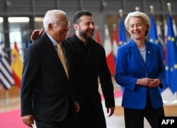 Президент Євроради Антоніу Кошта, президент України Володимир Зеленський і президентка Єврокомісії Урсула фон дер Ляєн перед самітом ЄС у Брюсселі, Бельгія, 16 жовтня 2026 року