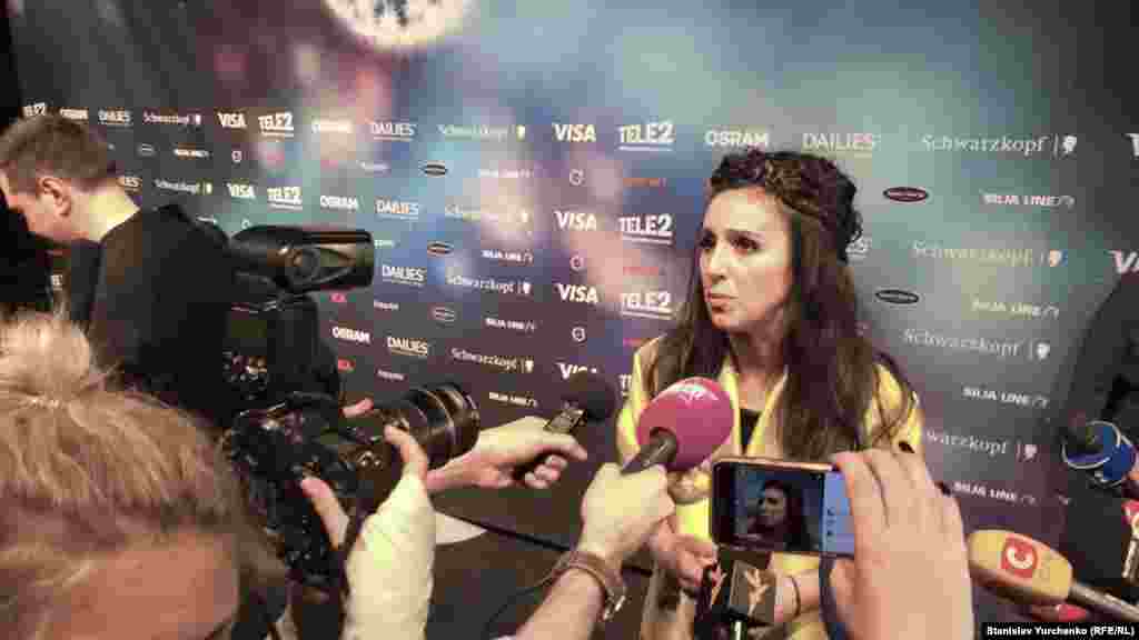 После общей пресс-конференции для украинских журналистов была организована отдельная. Для того, чтобы украинцы имели возможность услышать свою певицу