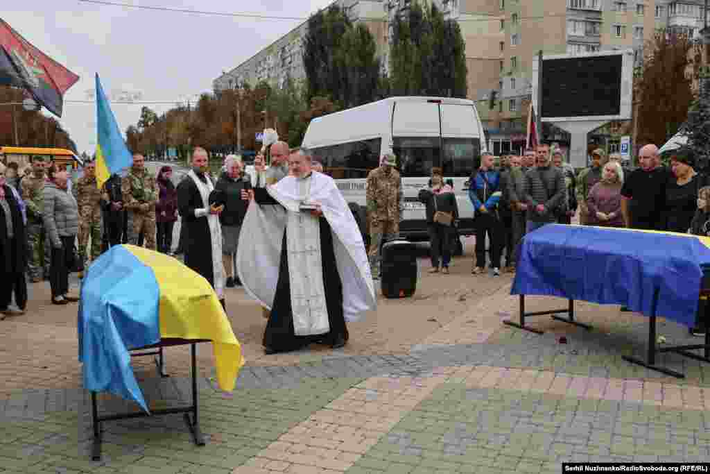 У лавах ЗСУ брати служили в одному підрозділі. Віталій – головний сержант, командир гармати самохідного артилерійського взводу. Солдат Микола був майстром обслуги гармати самохідного артилерійського взводу