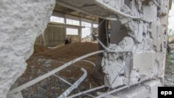 У селі Чермалик, одному з обстріляних бойовиками нині, після одного з минулих обстрілів, архівне фото