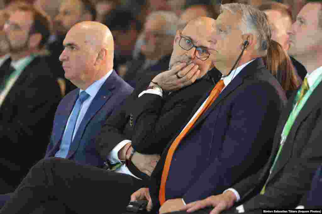 Premierul român Ilie Bolojan, liderul UDMR, Kelemen Hunor, și premierul maghiar Viktor Orbán.La congres au participat politicieni din toate partidele aflate la guvernare: PSD, PNL și USR.