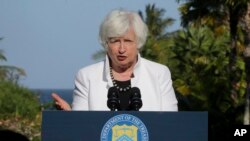 Janet Yellen amerikai pénzügyminiszter sajtótájékoztatót tart az indonéziai Nusa Duán, Balin, 2022. július 14-én