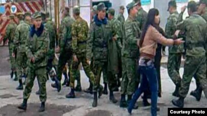 Юбка астындағы ит стилі