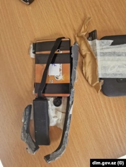 Cihazların yerləşdirilməsi üçün altı qalın idman ayaqqabılarından istifadə olunub