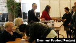 Pamje nga votimet në Francë