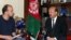 انجنیر محمد یونس نو اندیش شاروال کابل در جریان مصاحبهء اختصاصی با سید فتح محمد بها خبرنگار رادیو آزادی در کابل.