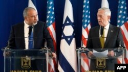 Israeli Defense Minister Avigdor Lieberman (left) and U.S. Defense Secretary Jim Mattis in Tel Aviv on April 21