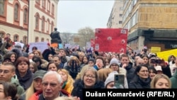 Prosvetari i studenti na platou Filozofskog fakulteta, Beograd, 20. januar 2025.