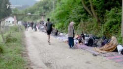 Za migrantske porodice tek nešto hrane i ćebad