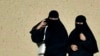 Adversarii portului vălului islamist spun că ar fi nepotrivit mai ales din punctul de vedere al siguranței publice.