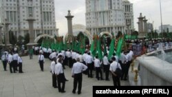 Baýramçylyga, çärelere baý Aşgabat.