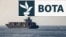 Forcat amerikane patrullojnë pranë anijes me mallra, me flamur iranian, M/V Touska, pasi ajo u sekuestrua nga forcat amerikane më 19 prill në Gjirin e Omanit.