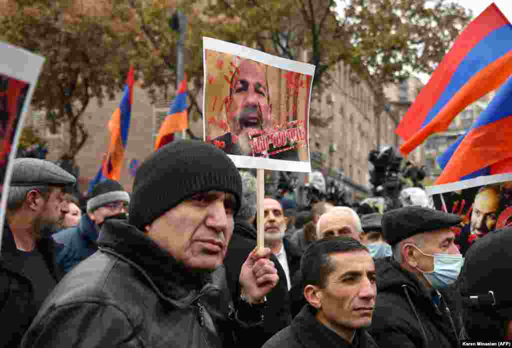 ЕРМЕНИЈА - Оспорениот премиер на Ерменија, Никол Пашинијан изјави денеска дека сам не може да одлучи да распише предвремени парламентарни избори. Тој се соочува со зголемени повици да си даде оставка, по минатомесечниот договор за прекин на огнот со Азербејџан.