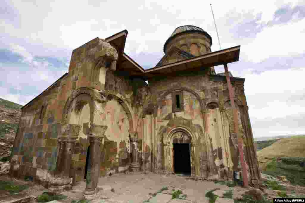 Gürcü bəylərinin işğalı zamanı inşa edilmiş kilsə.