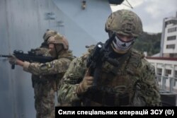 Бійці 73-го морського центру спеціального призначення ССО України під час тренувань на борту британського есмінця «Dragon». Фото пресцентру Командування ССО ЗСУ