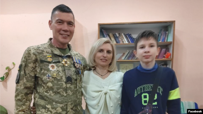 Морпіх Максим Полупанов із сім’єю після звільнення з полону. З особистого архіву Полупанова