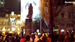 Ukrainian Protesters Topple Lenin Statue In Kyiv