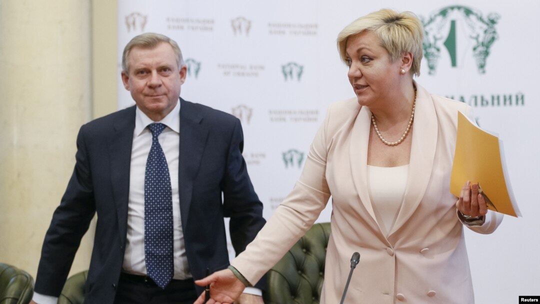 Ukrainian National Bank Governor Valeria Hontareva (right) and First Deputy Governor Yakiv Smoliy attend a news conference in Kyiv on April 10.