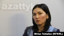 Генпрокурор Аида Салянова в бишкекской студии Радио "Азаттык", 22 мая 2012 года.