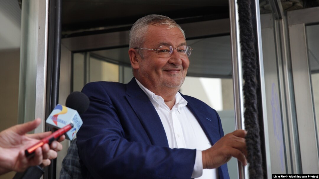 Sebastian Vlădescu a fost ministru al Finanțelor în guvernarea PDL. El s-a predat după ce a fost condamnat definitiv.