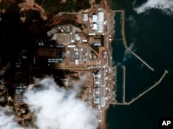 Műholdkép az erőműről 2011. március 12-én, a katasztrófa másnapján