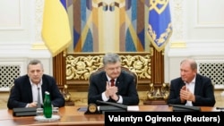 Ахтем Чийгоз, Ильми Умеров и президент Украины Петр Порошенко. 27 октября 2017 года.
