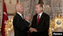 Președintele Turciei, Recep Tayyip Erdogan, (dreapta) și vicepreședintele SUA, Joe Biden, la Istanbul, 23 ianuarie 2016
