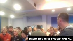 Симпатизери и поддржувачи на СДСМ во партиското седиште во Скопје