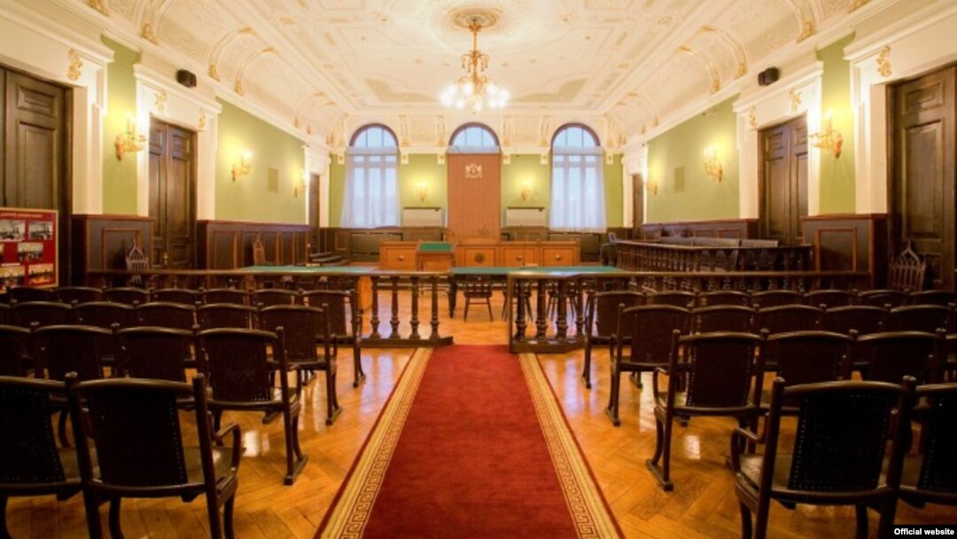 После недавних ожесточенных споров законопроект об общих судах успел пройти через Венецианскую комиссию и заручиться ее рекомендациями