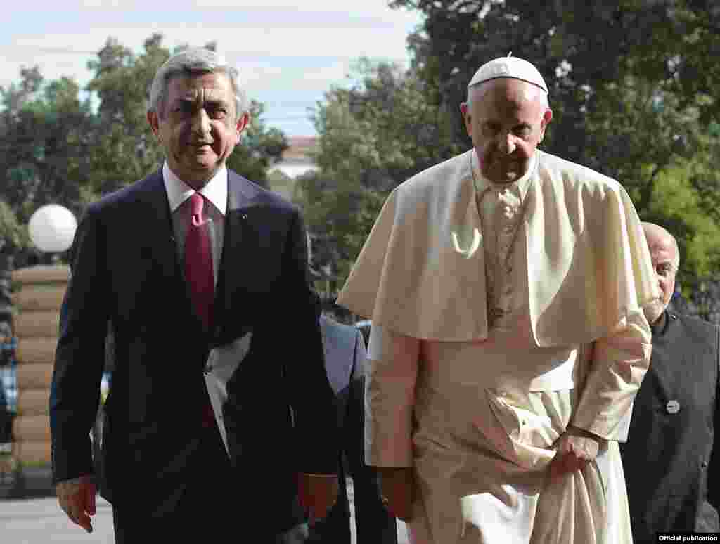 Armenia - Pope Francis and president Serzh Sargsyan, 24 Jun, 2016 