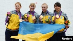 Олімпійські чемпіонки Яна Дементьєва, Наталя Довгодько, Анастасія Коженкова, Катерина Тарасенко