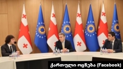 ფოტო არქივიდან. მარცხნიდან: ირაკლი კობახიძე, ბიძინა ივანიშვილი, შალვა პაპუაშვილი