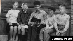Александр Учитель - петрозаводский студент, осужденный в 1969 году по делу Группы революционного коммунизма (в центре)