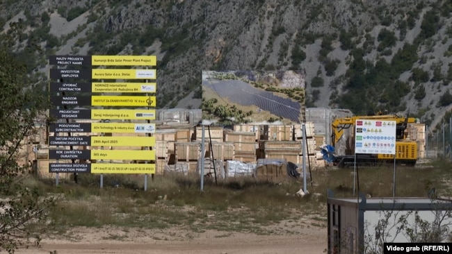 Vendi i ndërtimit për një termocentrali diellor afër Stolacit, disa ditë pasi inspektimi zbuloi punëtorë të paligjshëm kinezë.