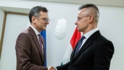 Dmitro Kuleba ukrán és Szijjártó Péter magyar külügyminiszter Brüsszelben 2023. december 11-én