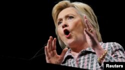 Хиллари Клинтон сайлаушылар алдында сөйлеп тұр. АҚШ, 25 шілде 2016 жыл. (Көрнекі сурет)
