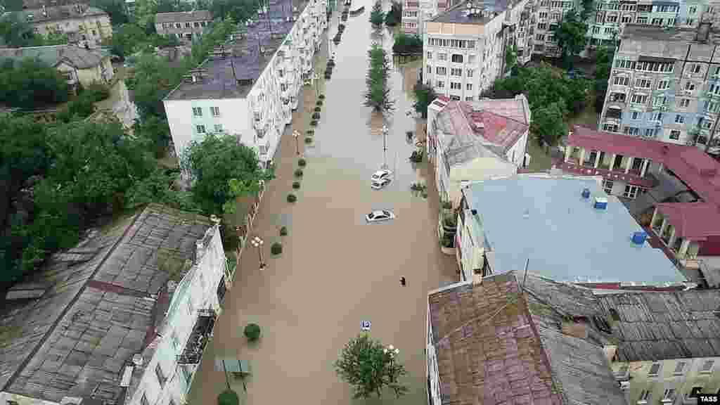 A flooded street in Kerch.&nbsp;​Local meteorologists said the amount of rainfall on June 17 was double the expected amount for the whole month in eastern regions of the peninsula.