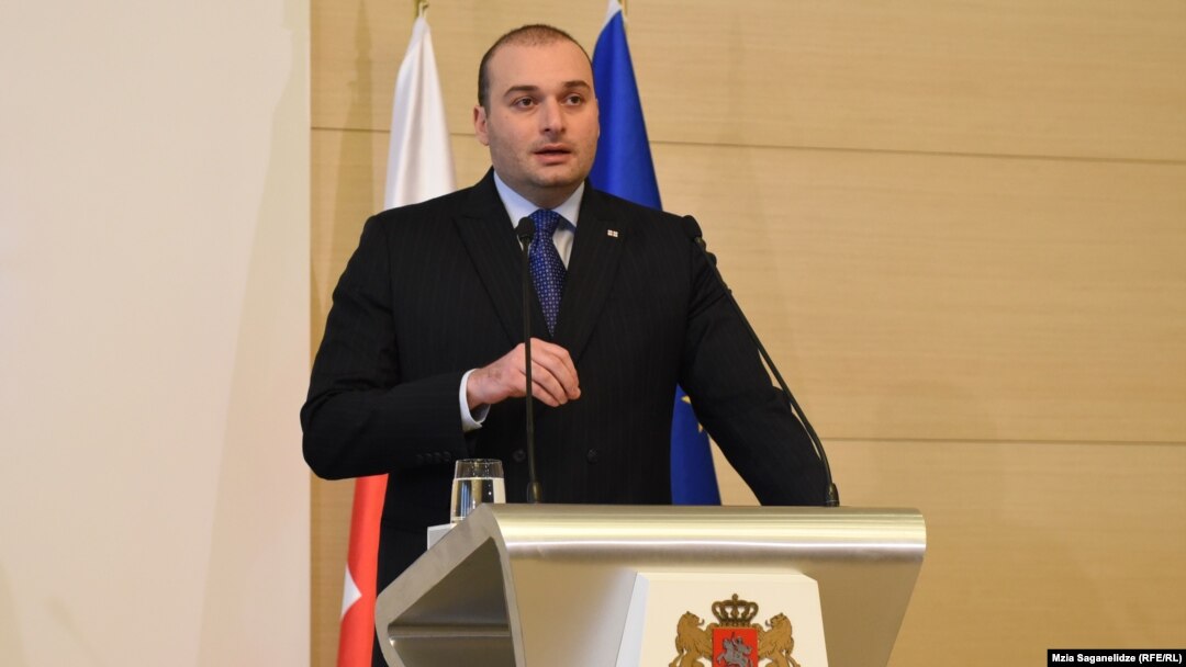 На уточняющий вопрос журналистов глава правительства высказал предположение, что в эскалации напряженности заинтересована Россия
