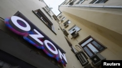 Повідомляється, що об’єкт в Оренбурзі вже відновив роботу, а склад в Уфі зазнав незначних ушкоджень і тимчасово зачинений