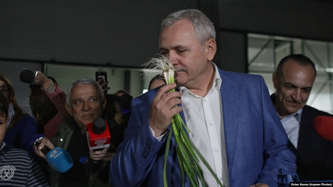 Președintele PSD, în timpul unei vizite într-o piață de alimente.