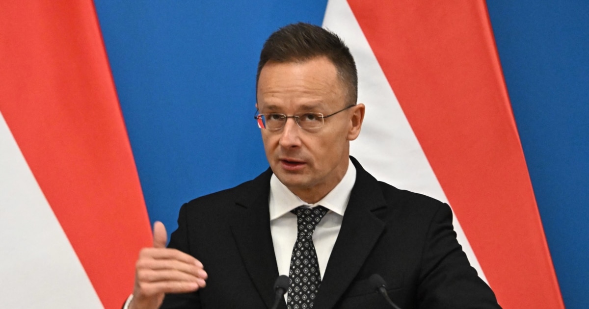 Голова МЗС Угорщини заявив про видворення двох співробітників українського посольства Голова МЗС Угорщини заявив про видворення двох співробітників українського посольства