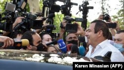 Armenia -- Gagik Tsarukian, the leader of the country's largest opposition party, speaks with the media outside a courthouse, Yerevan, June 18, 2020.