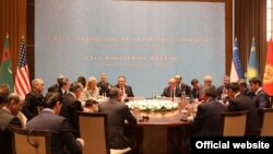 Марказий осиёлик ва америкалик дипломатларнинг Тошкентдаги аввалги учрашуви (C5+1) 2020 йил февралида бўлиб ўтганди. 