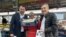 Victor Perțu (dreapta), alături de Vasile Costiuc, liderul partidului „Democrația Acasă”, la o piață din Orhei, pe 3 mai 2026
