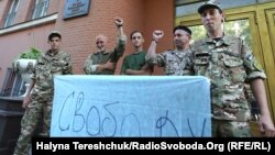 Пікет біля будівлі СБУ після затримання членів добровольчого руху «ОУН», 8 серпня 2016 року