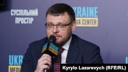 Директор НАБУ також заявив, що Державна служба фінансового моніторингу, яку зараз очолює Пронін, не сприяла в межах своїх повноважень розслідуванням ймовірної корупції в оборонній сфері