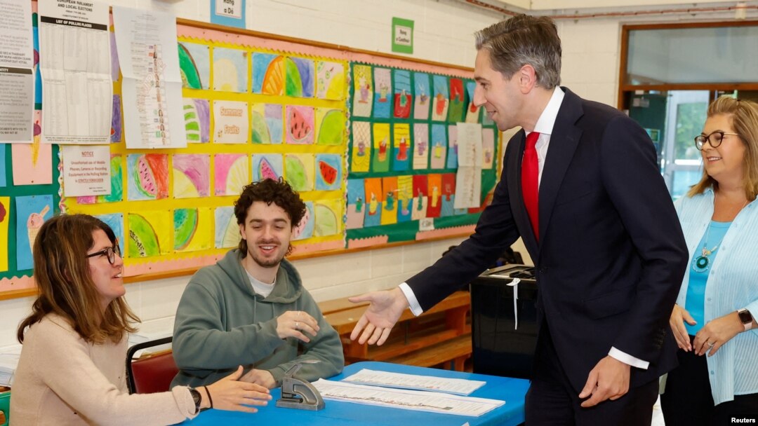 Premierul Irlandei Simon Harris votează în alegerile europarlamentare la alegerile locale din Irlanda. 7 iunie
