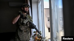 Український військовий у будівлі в прифронтовій Дружківці, Донеччина, серпень 2026 року