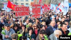 Sa protesta u Novom Sadu, 12. april 2013.